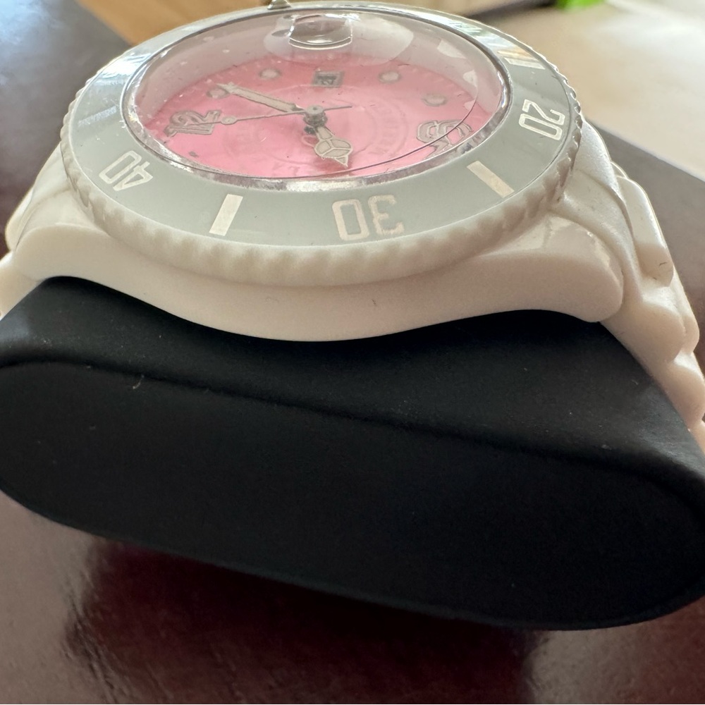 La Folie Douce 1969 watch - Picture 2 of 6